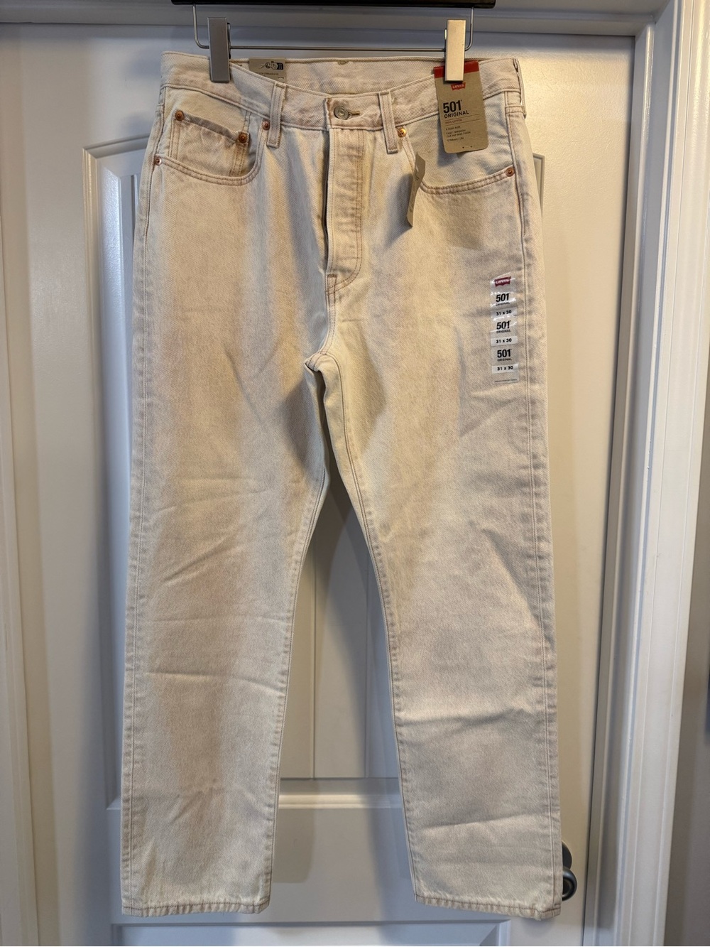 Levi's Women's Straight Leg Jeans in Off-White/Cream